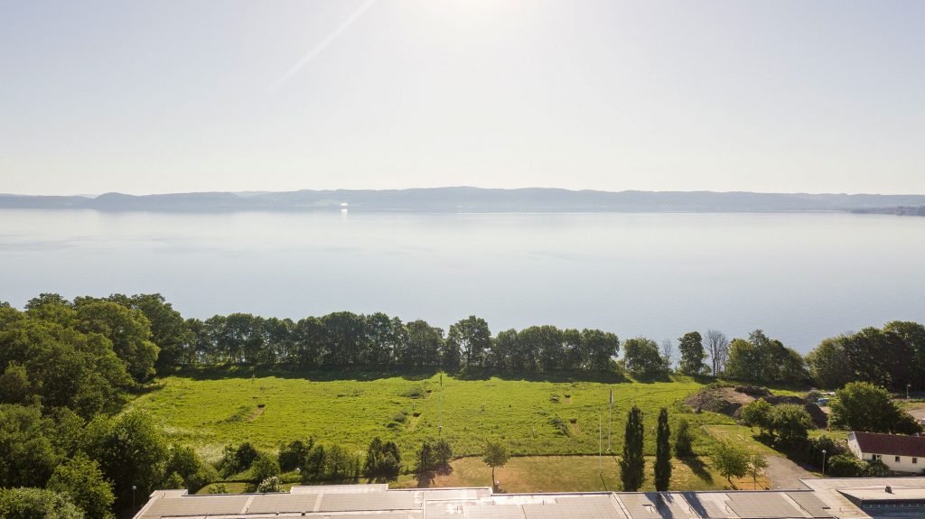 Drönarbild mot vattnet, Ängshusen en del av Strandängen Jönköping