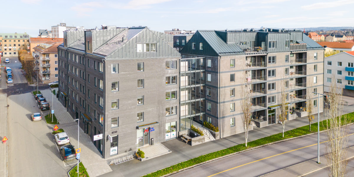 Domherren på Ulfsparregatan 43-45 – moderna hyreslägenheter i centrala Jönköping med gångavstånd till restauranger, shopping och grönområden.