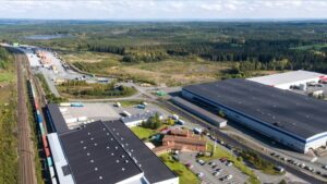 Flygbild över järnväg, godsterminal och logistikfastigheter vid Terminalgatan i Nässjö.