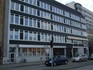Fler­vånings­hus med butiker och kontor på Västra Storgatan 12 i Jönköping.