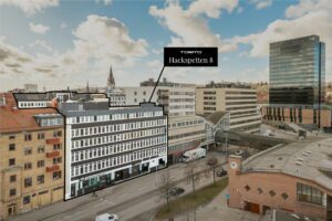 Kontorsfastigheten Hackspetten 8 markerad i centralt stadskvarter.