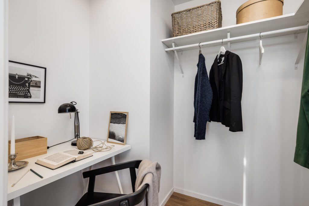 "Atmosfär i Karlastaden – en ny stadsdel i Göteborg med 125 moderna bostäder och närhet till service, natur och kommunikation."