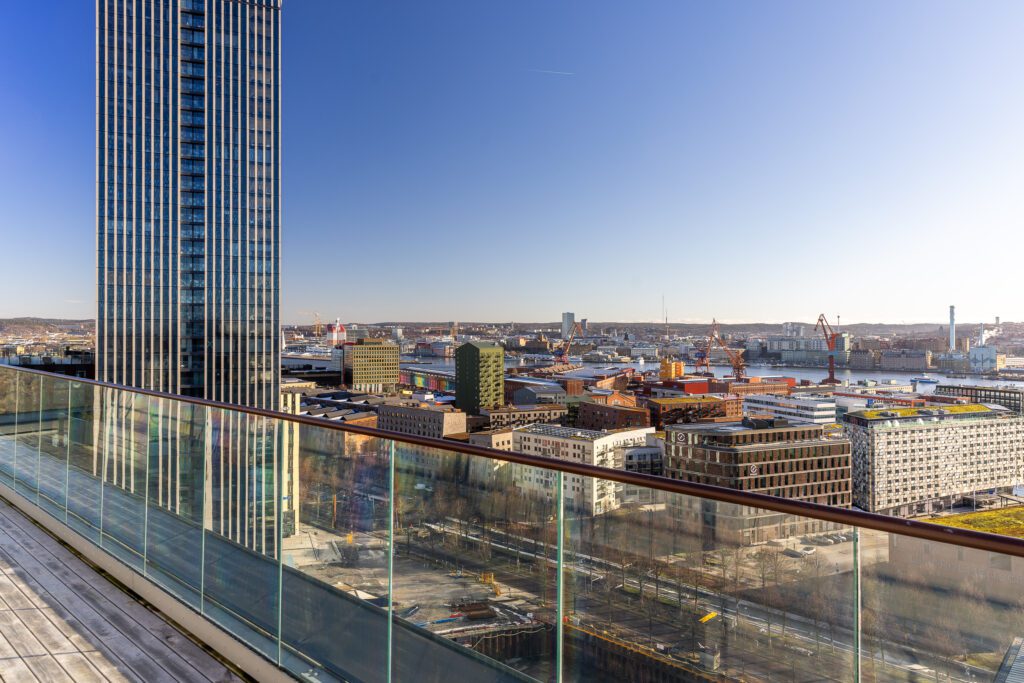 "Atmosfär i Karlastaden – en ny stadsdel i Göteborg med 125 moderna bostäder och närhet till service, natur och kommunikation