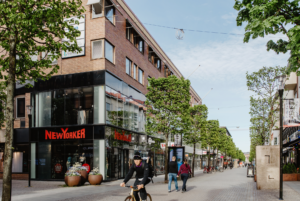 Butikslokal på Östra Storgatan 7 i Jönköping med hög synlighet i ett av stadens mest besökta handelslägen.